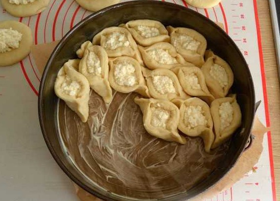 Tear-Off Yeast Dough Pie with Curd Filling step 15