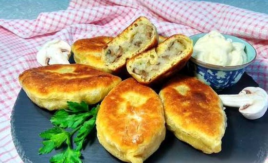 Fried Pies with Potatoes and Mushrooms