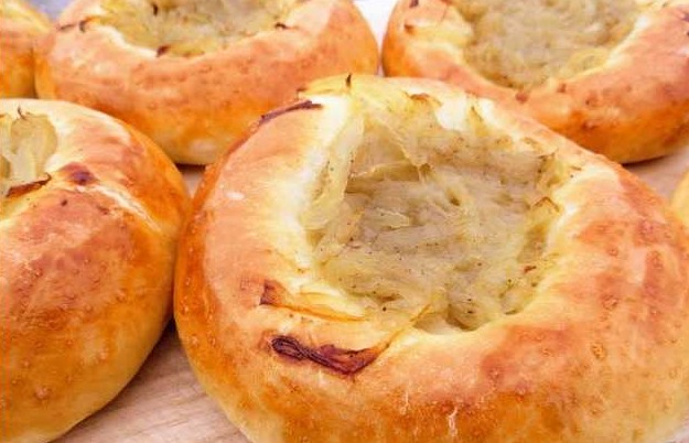 Yeast Cakes with Onions