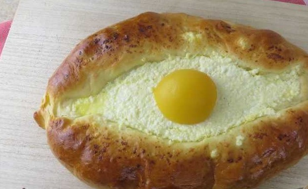 Sweet Khachapuri with Cottage Cheese, Bananas and Peach