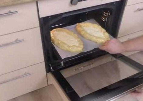 Sweet Khachapuri with Cottage Cheese, Bananas and Peach step 16