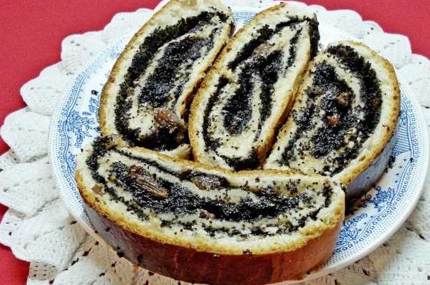 Roll with Poppy Seeds (Made from Yeast Dough)