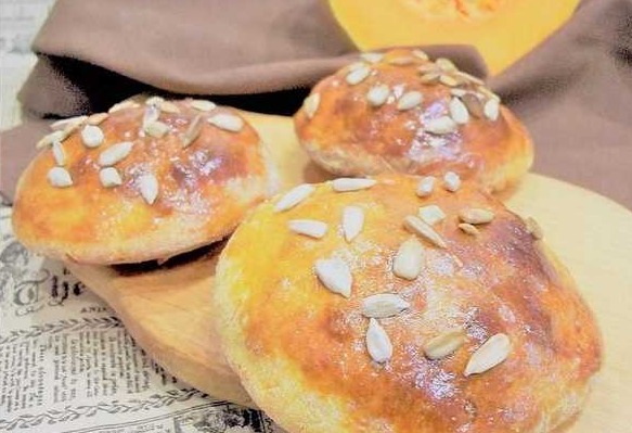 Pumpkin Yeast Buns with Sausage and Cheese