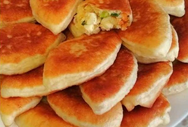 Yeast Pies with Canned Pink Salmon and Rice