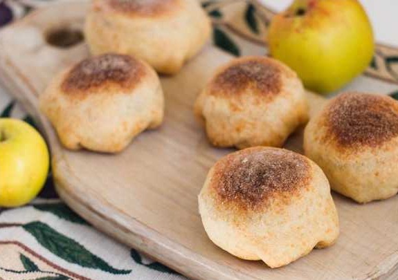 Cheese Pies with Apples