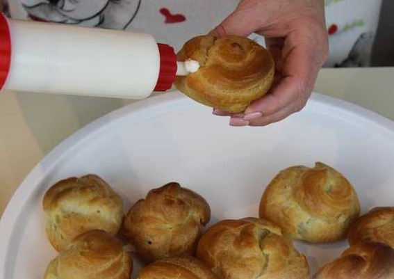Whipped Cream Profiteroles step 11