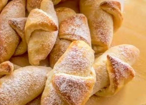 Yeast Rolls with Curd Filling