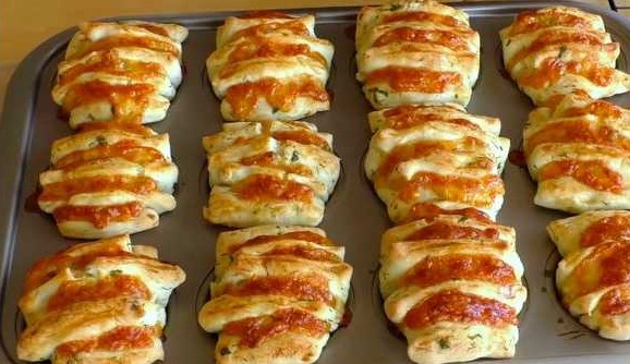 Garlic and Cheese Buns (Made from Yeast Dough)