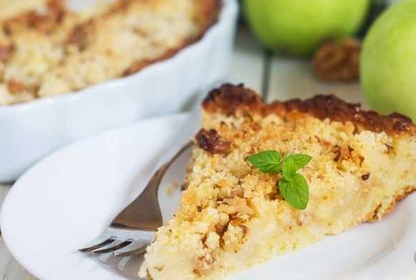 Curd Cake with Caramelized Apples and Nut Streusel