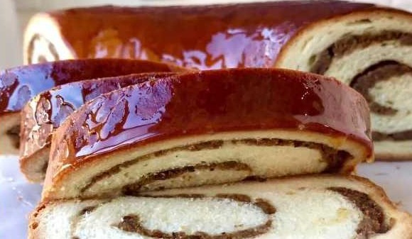 Roll with Prunes and Nuts, in a Honey Crust