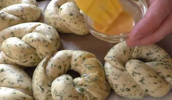 Yeast Buns with Dill and Cheese step 13