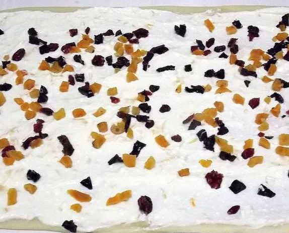 Buns with Cottage Cheese, Cheese and Dried Fruits step 12