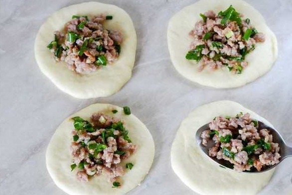 Yeast Pies with Minced Meat and Green Onions step 15