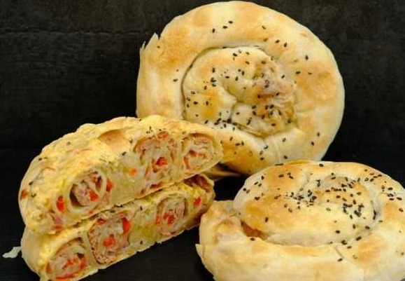 Pies “Snails” with Minced Meat and Vegetables