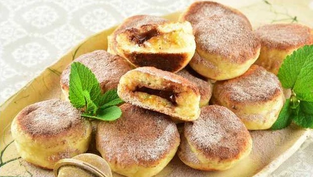 Cottage Cheese Buns with Banana and Chocolate
