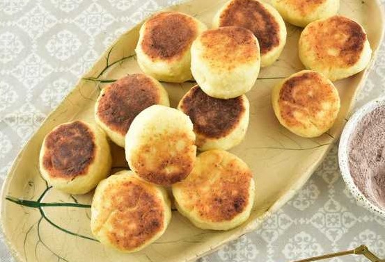 Cottage Cheese Buns with Banana and Chocolate step 11