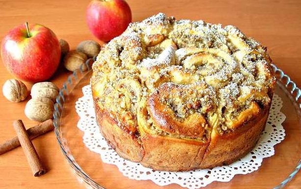 Rose Pie Stuffed with Apples and Nuts