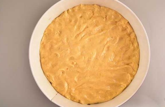 Yeast Cake with Sugar Crumbs and Cream step 10