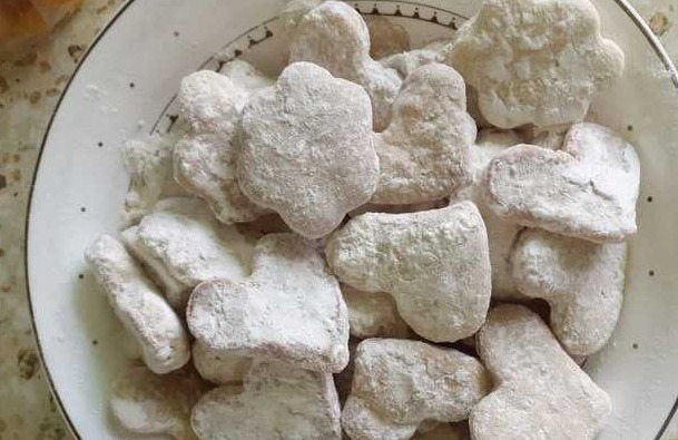 Shortbread Cookies with Margarine and Sour Cream