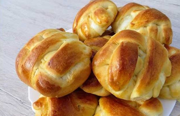 Yeast Dough Buns with Meat and Cheese