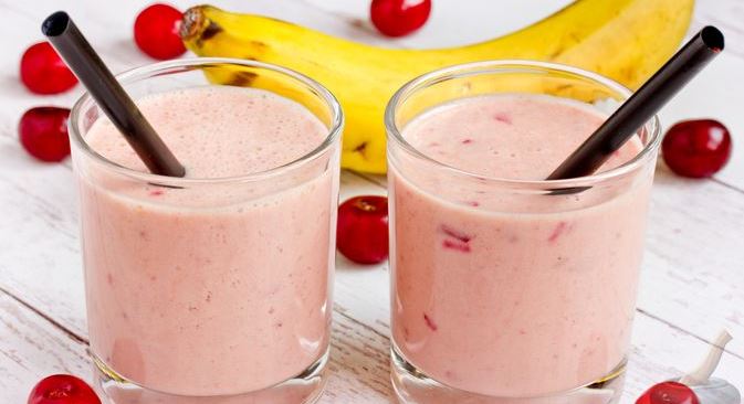 Smoothie with Cherries, Kefir and Banana