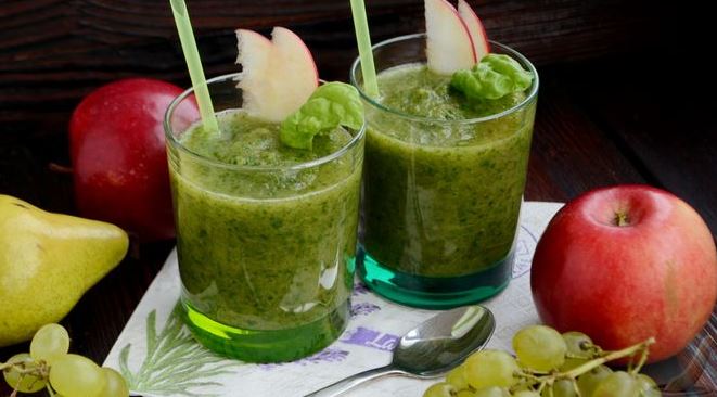 Smoothie with Grapes, Apple and Pear