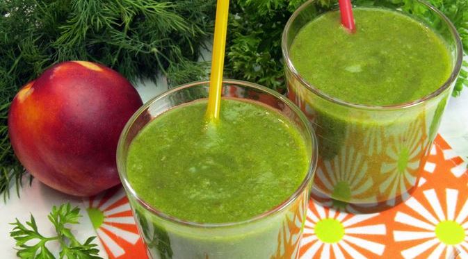 Smoothie with Nectarines and Herbs