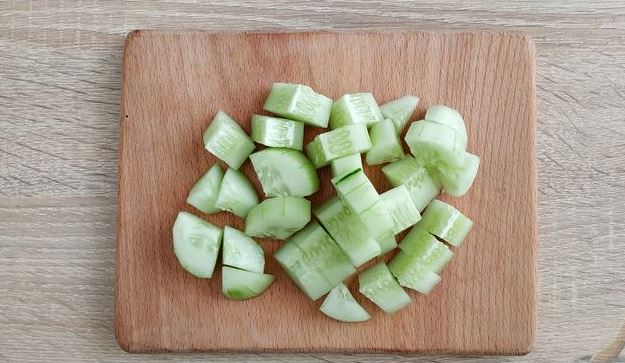 Spinach and Cucumber Smoothie step 1