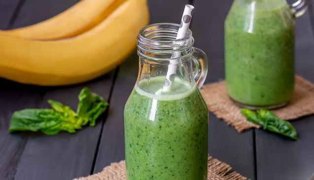 Spinach Smoothie with Banana and Honey