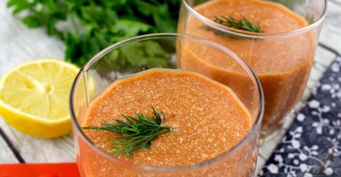 Tomato Smoothie with Cottage Cheese and Oregano