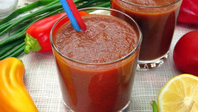 Tomato Smoothie with Cucumbers, Bell Peppers and Herbs