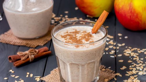 Whipped Oatmeal in Milk, with Apple and Cinnamon