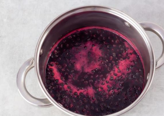 Whipped Oatmeal with Blueberries step 1