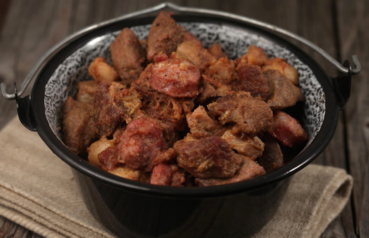 Braised Pork with Smoked Sausages