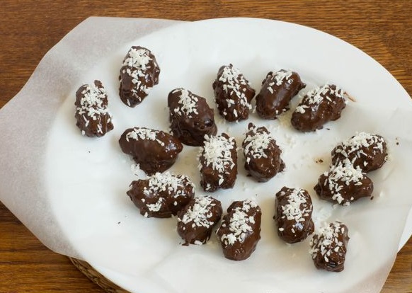 Dates with Nuts in Chocolate step 6