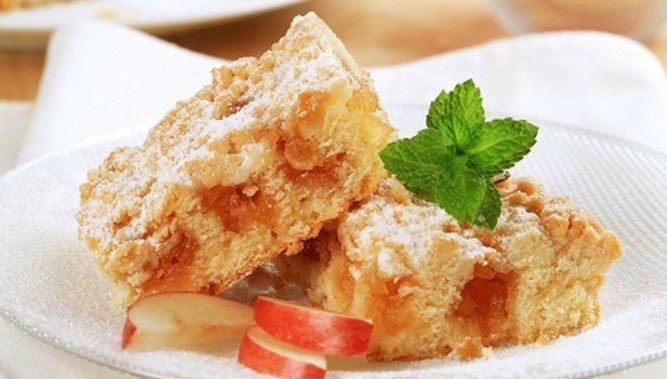 Apple Amaretto Cake