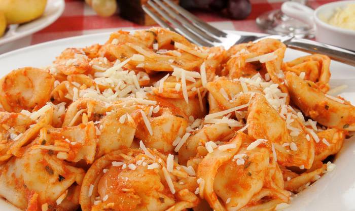 Tortellini with Tomato Sauce