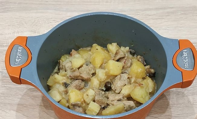 Potatoes Stewed with Meat and Mushrooms step 13