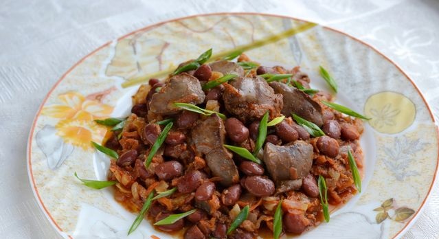 Chicken Liver Stewed with Canned Beans and Vegetables