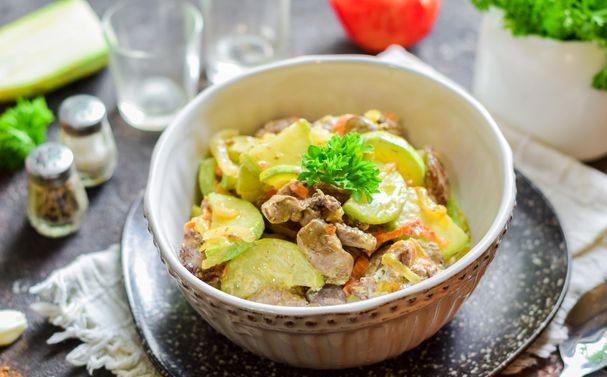 Chicken Liver Stewed with Zucchini and Sour Cream