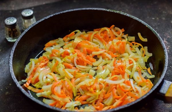 Chicken Liver Stewed with Zucchini and Sour Cream step 4