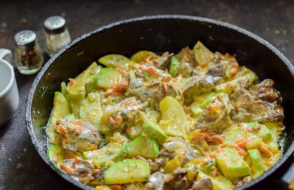 Chicken Liver Stewed with Zucchini and Sour Cream step 10