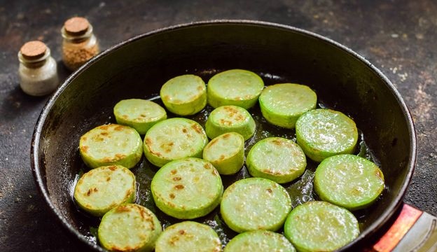 Zucchini Baked with Mushrooms, Sour Cream and Cheese step 3