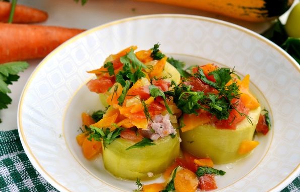Stuffed Zucchini Stewed with Tomatoes and Bell Pepper