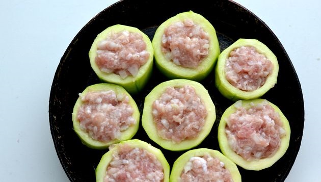 Stuffed Zucchini Stewed with Tomatoes and Bell Pepper step 6