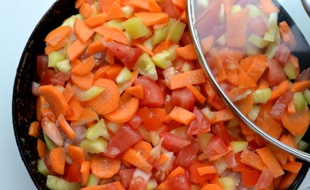Stuffed Zucchini Stewed with Tomatoes and Bell Pepper step 10