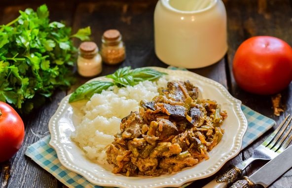 Chicken Liver, Stewed with Green Beans, in Sour Cream