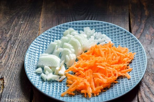 Chicken Liver, Stewed with Green Beans, in Sour Cream step 1