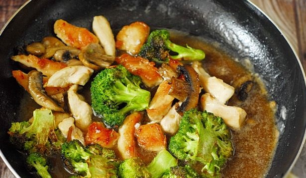 Chicken Fillet Stewed with Mushrooms and Broccoli, in Soy Sauce step 9