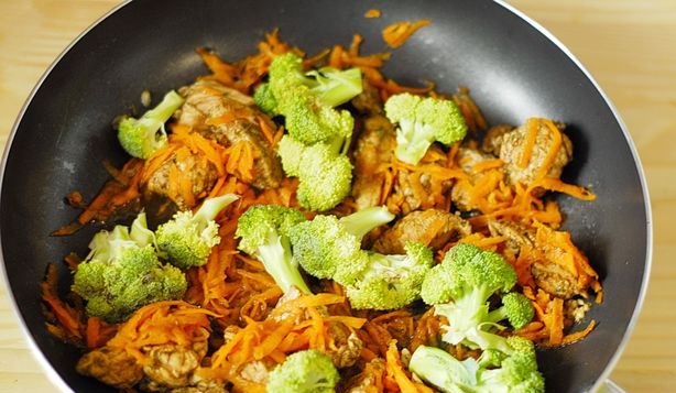 Chicken Stewed with Broccoli in a Creamy Sauce step 7